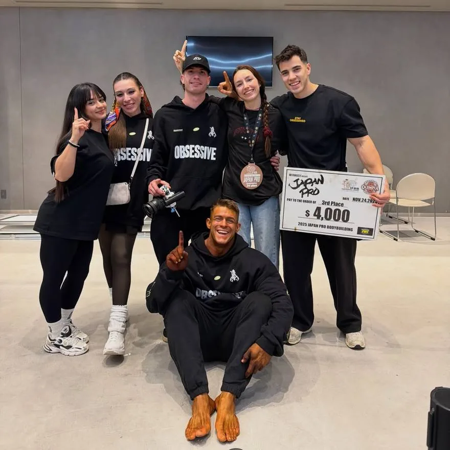 El equipo Obsessive Team celebrando un podio