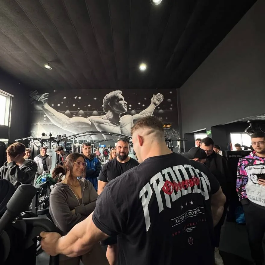 Quedada con la comunidad en el gimnasio